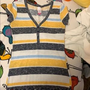 grey,white, blue and yellow fit shirt